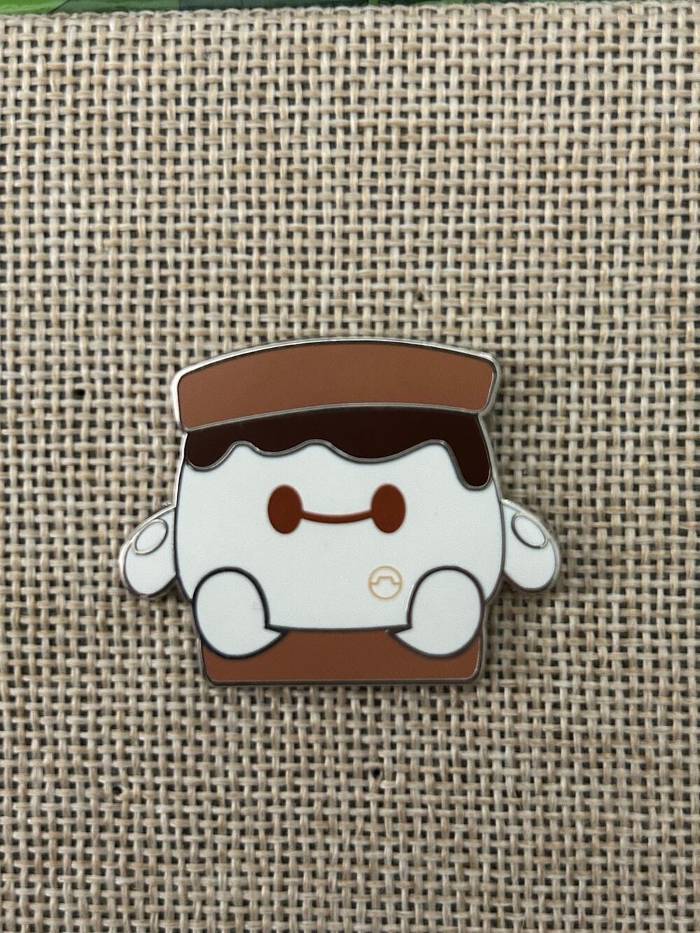 Disney Parka Pin Munchlings Series 1 Baymax Toasted S'more Big Hero 6 Authentic